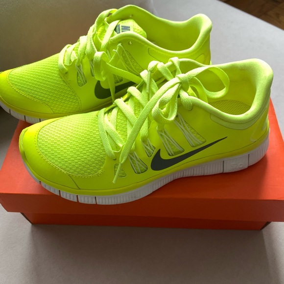 WOMENS NIKE FREE 5.0+ SIZE 6 COLOR BRIGHT GREEN - Picture 4 of 7